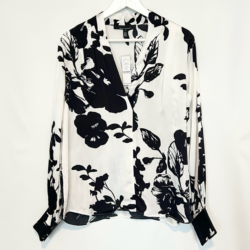 White House Black Market Floral Blouse Small Black Ecru V-Neck NWT - Picture 3 of 10